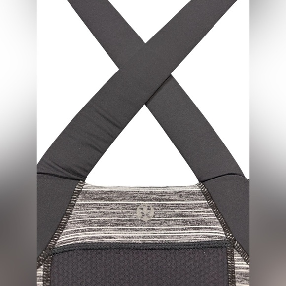 Lululemon, Waist-Length V-Neck Tank Top, Size 4, Gray, White πββοΈββ‘οΈ - Picture 4 of 11